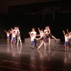 小学校で本格的なクラシックバレエを公演
