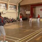 広島カープ 新人高橋投手ら小学生と交流