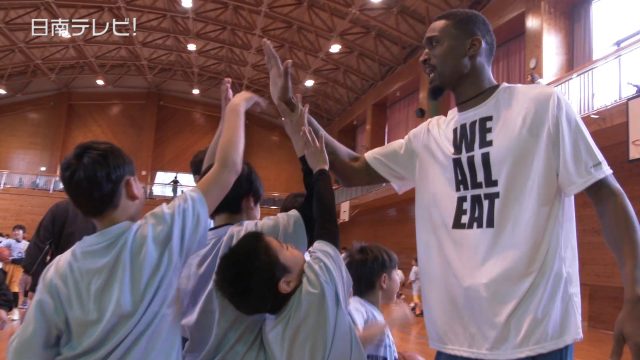 米国選手のバスケットボールクリニック