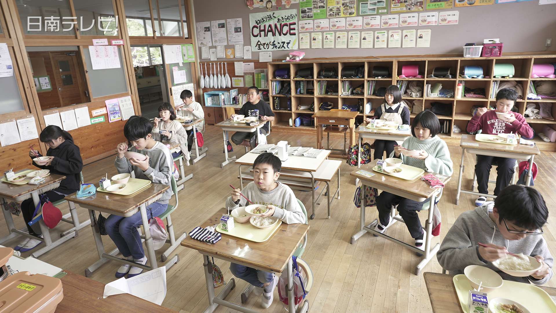 地産地消の給食で郷土料理「魚うどん」が登場