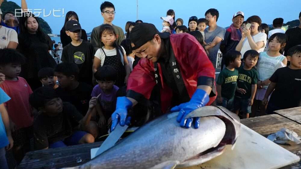 「月の出市」マグロ解体